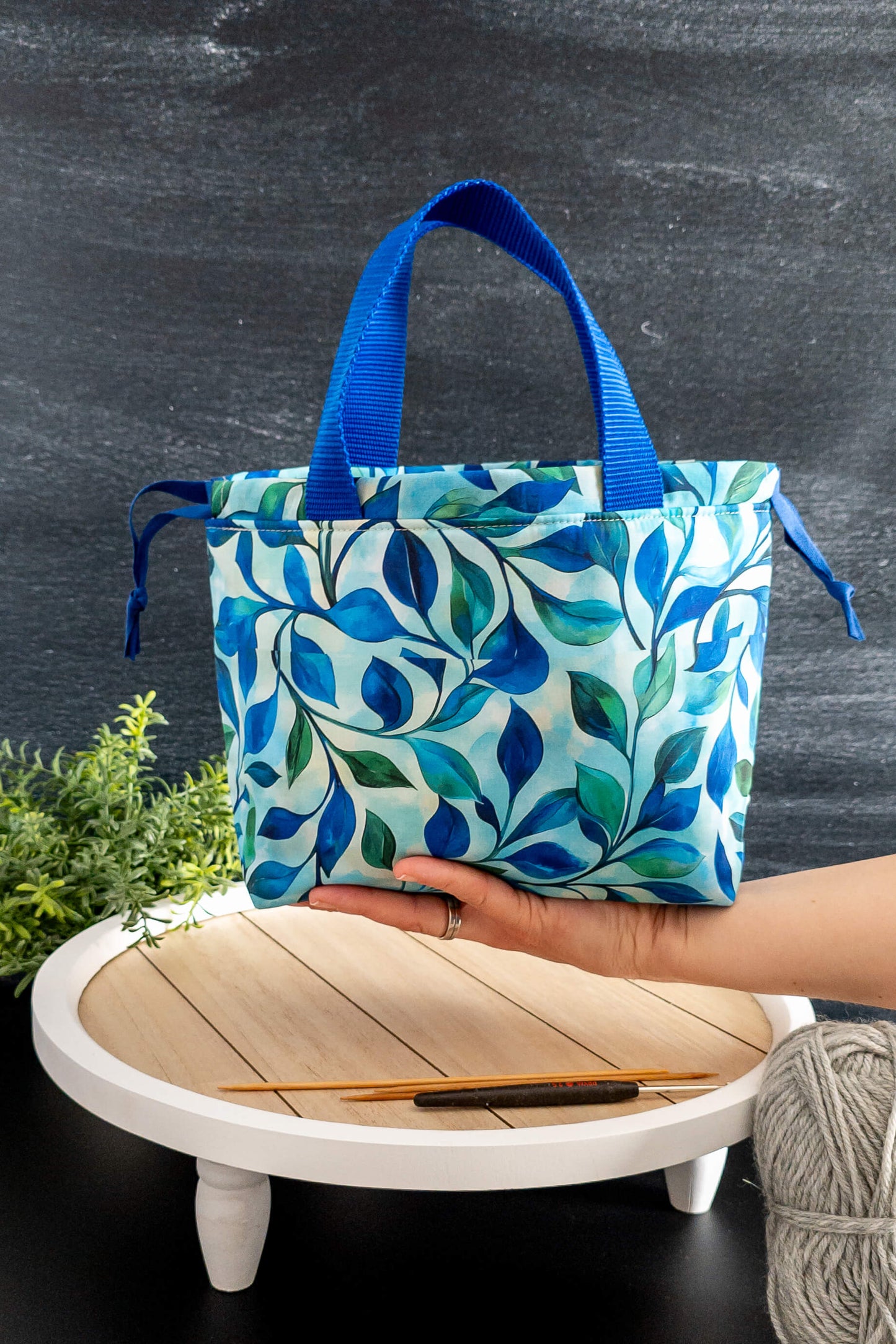 Praktische Baumwolltasche aus der Alva Bags Kollektion für Sockenstrickprojekte und mehr.