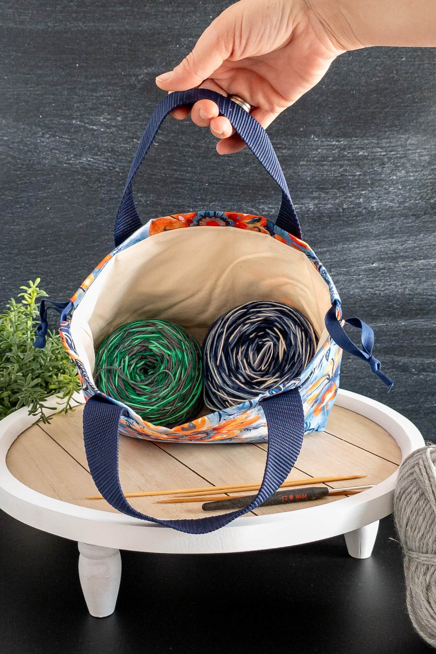 Innenansicht der Stricktasche mit weichem Volumenvlies, ideal zum sicheren Verstauen von Strickzubehör