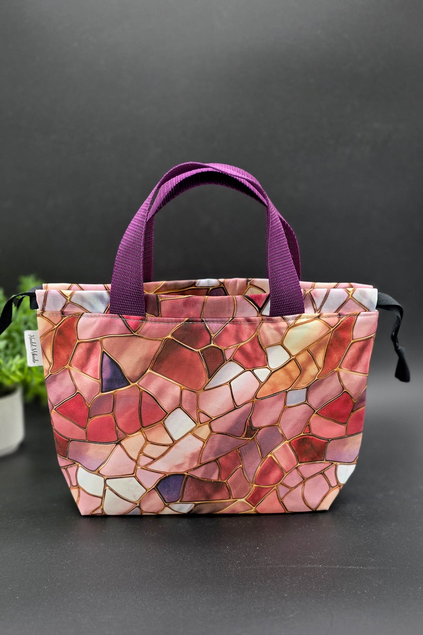 Field Bag mit Mosaikmuster in Roségold, ideal zum Socken Stricken, handgenäht mit praktischen Trageriemen