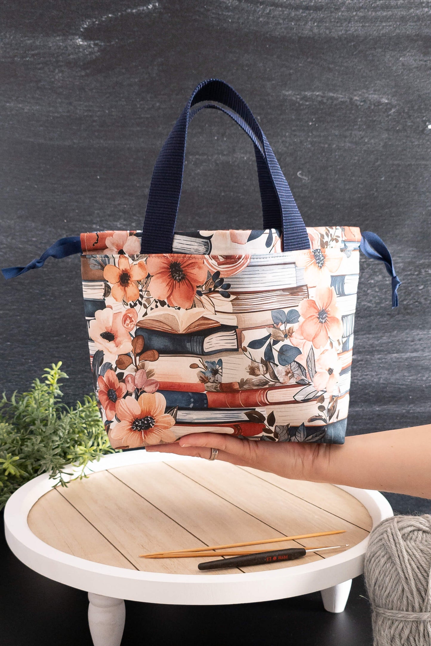 Stricktasche als stilvoller Organizer beim Stricken unterwegs oder zu Hause
