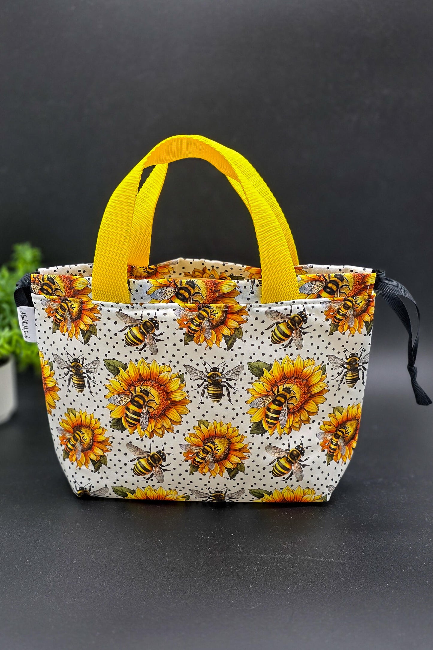Field Bag mit Sonnenblumen und Bienen – handgenähte Projekttasche für Socken Stricken und kleine Strickprojekte