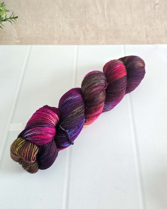 Andromeda - handgefärbte Sockenwolle