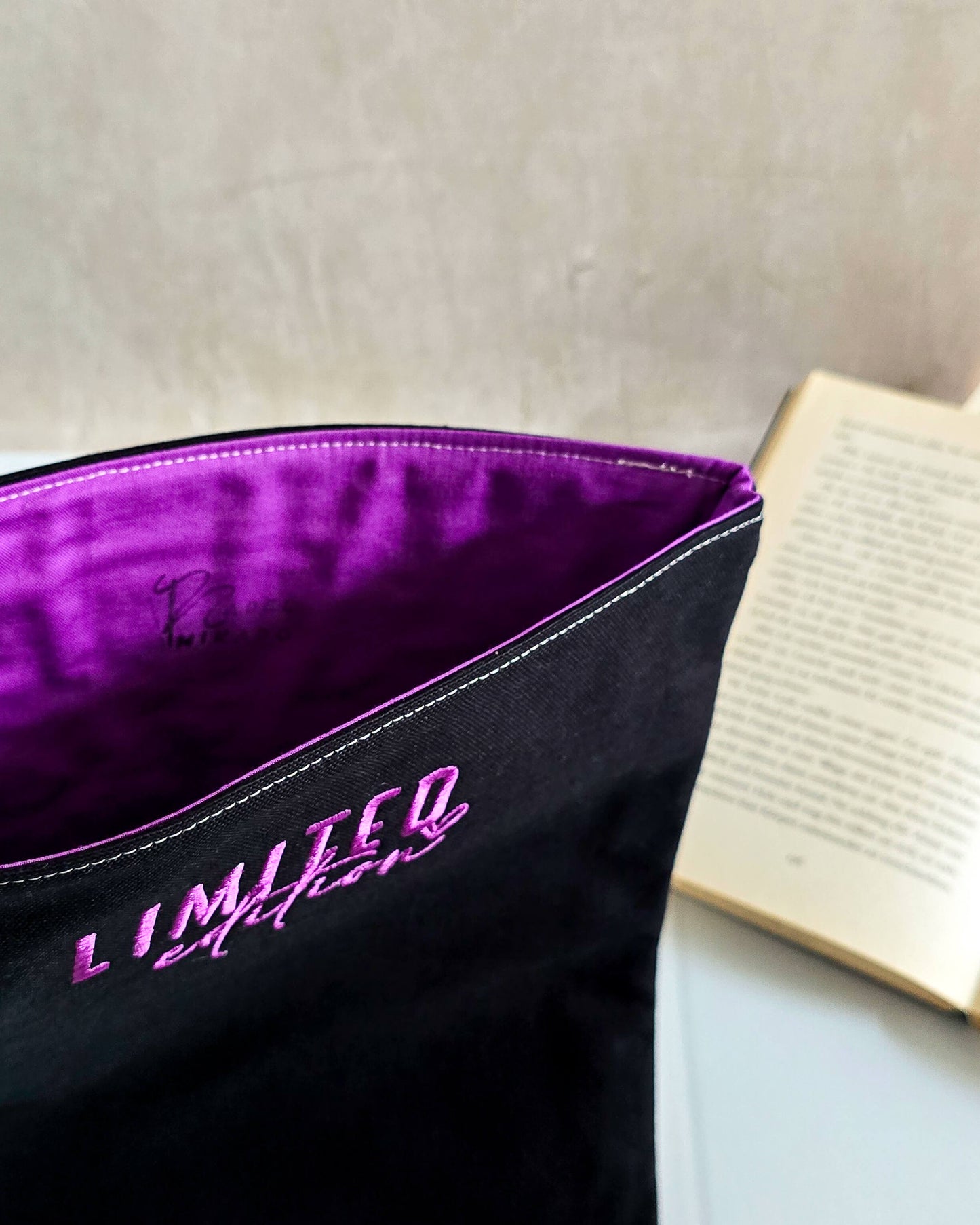 Buchhülle Limited Edition - Lila