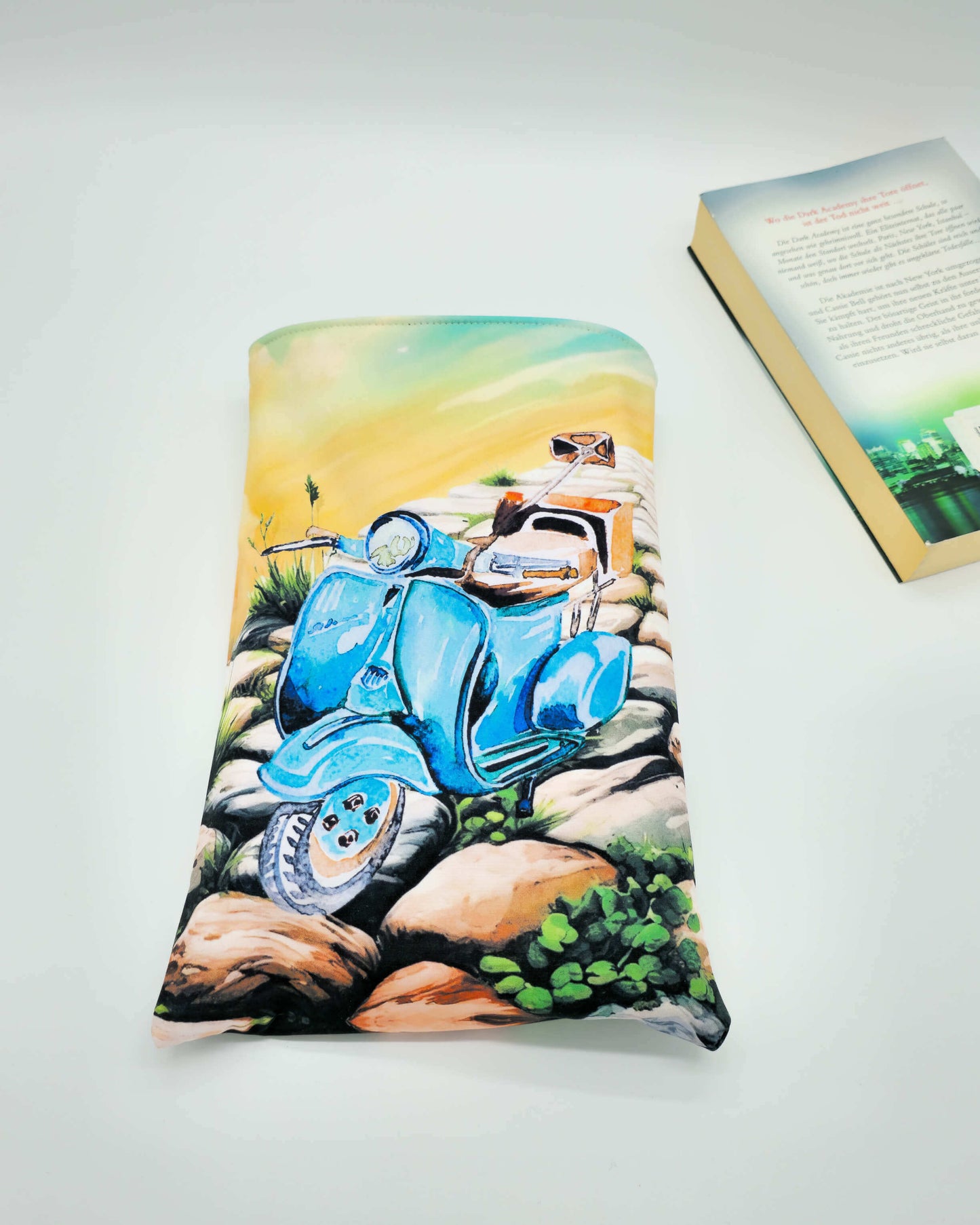 Innenansicht der Buchhülle mit kontrastierendem Stoff