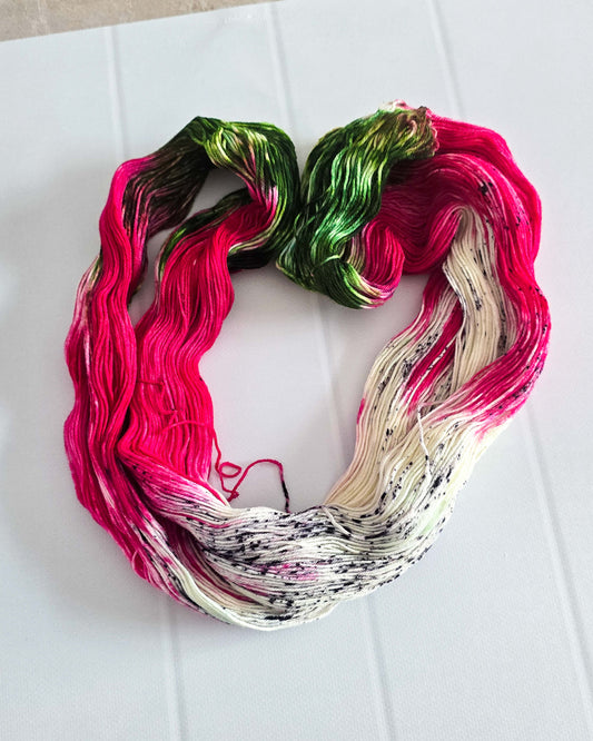 Dragon Fruit - handgefärbte Sockenwolle