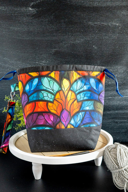 Kordelzug der Projekttasche in Blau, sorgt für sicheren Verschluss und einfaches Handling