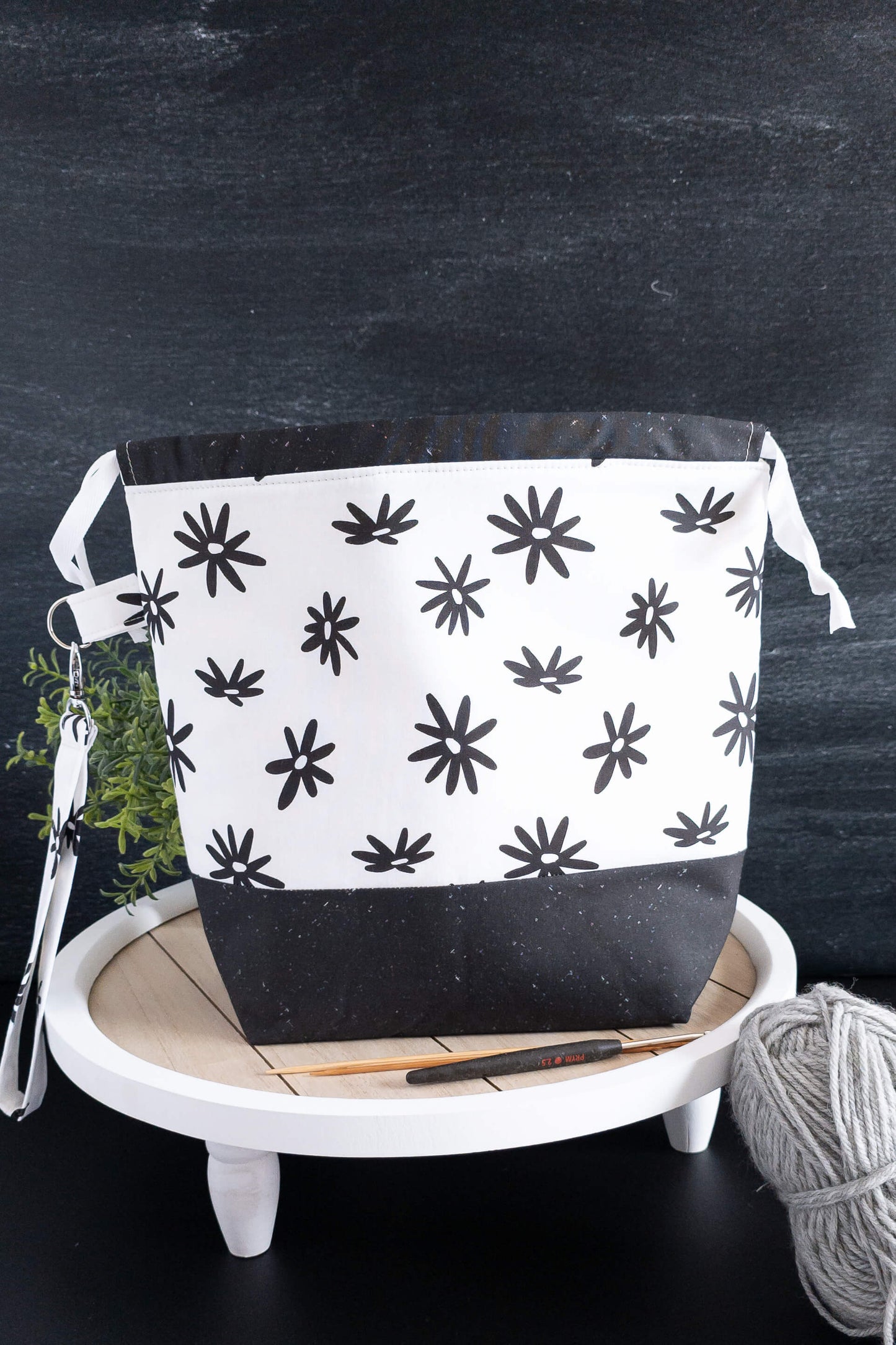 Detailaufnahme der hochwertigen Nähte und Materialien der Njord Bag