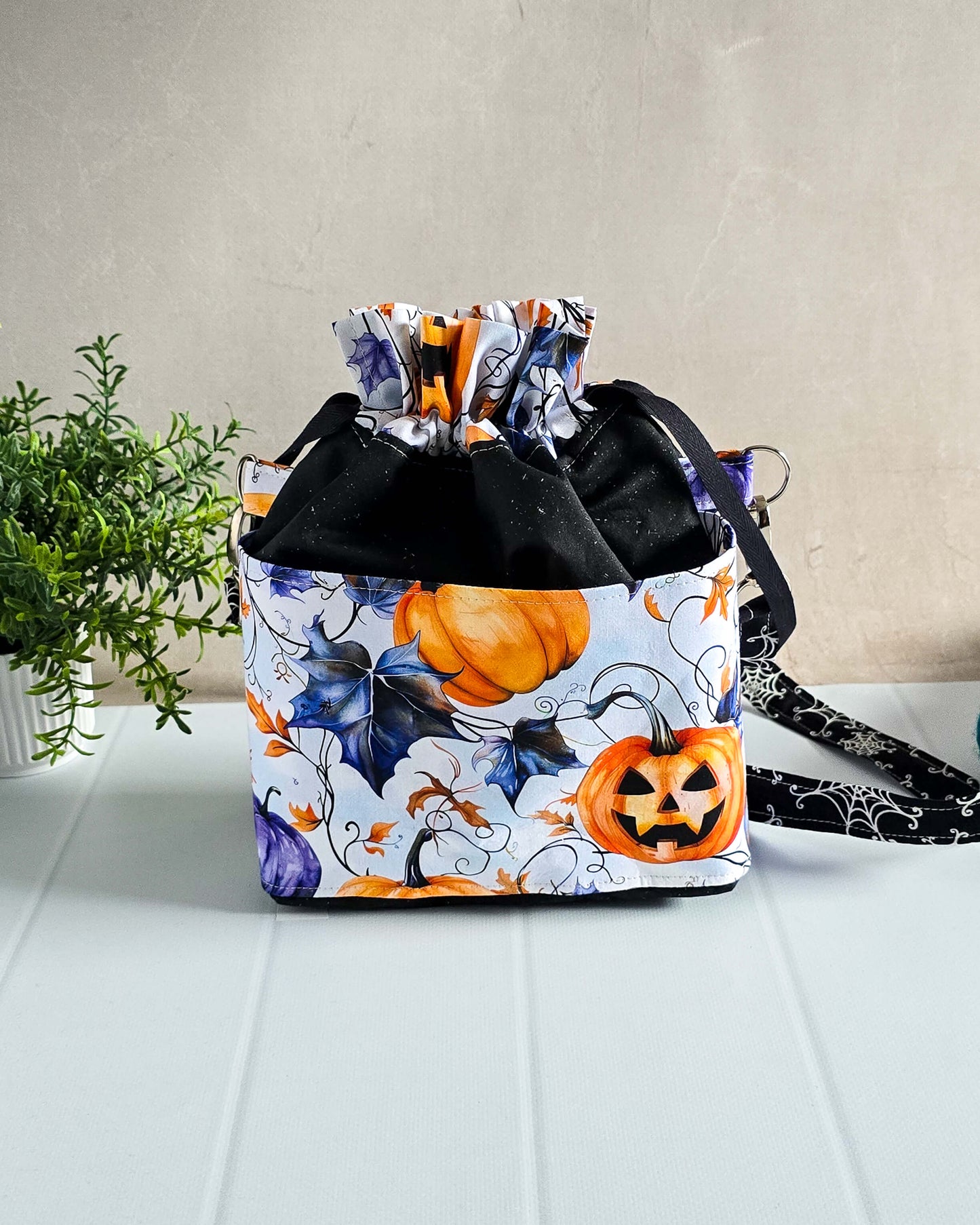 Projekttasche Elegant Pumpkin – Kürbisse & Blätter auf Weiß
