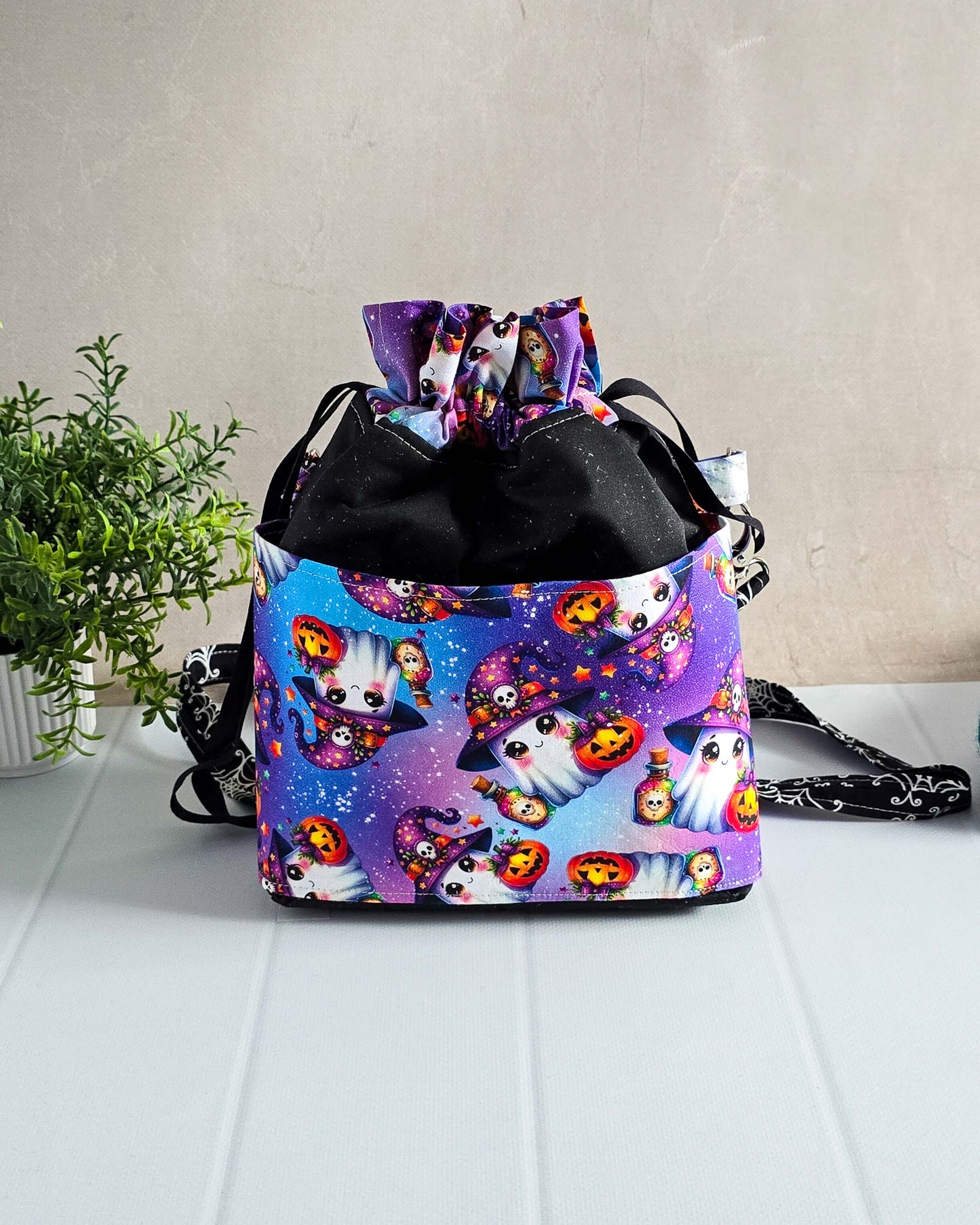 Projekttasche mit magischen Geistermotiven, handgenäht aus Baumwolle - Nadelmikado, Bayern