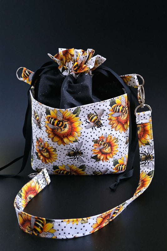 Huldra Bag Sunny Buzz Stoffdesign Sonnenblumen Bienen Naturmotive Projekttasche Deutschland