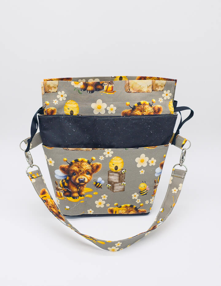 Innenansicht der Stricktasche mit großzügigem Platzangebot für 300–400 g Wolle.