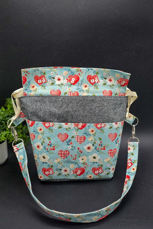 Huldra Bag Herzensfreude Projekttasche Baumwollstoff Herzen und Blumen Himmelblau Putzbrunn bei München