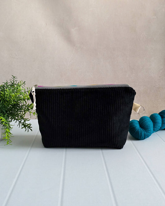 Projekttasche für Sockenstricken aus Cord - handgenäht in Bayern von Nadelmikado