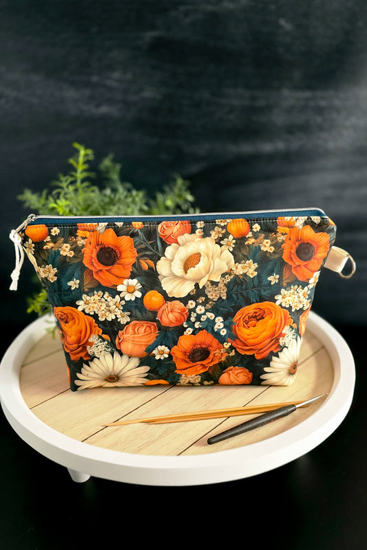 Handgemachte Projekttasche Wild Bloom mit Blumenmuster für Strick- und Häkelprojekte