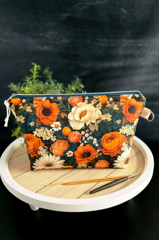 Handgemachte Projekttasche Wild Bloom mit Blumenmuster für Strick- und Häkelprojekte