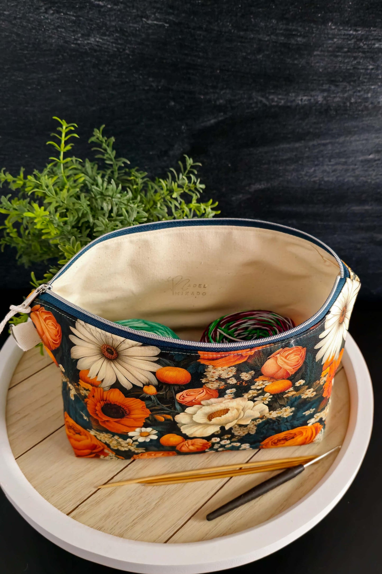 Stylische Handarbeitstasche mit Platz für 200g Fingering-Wolle