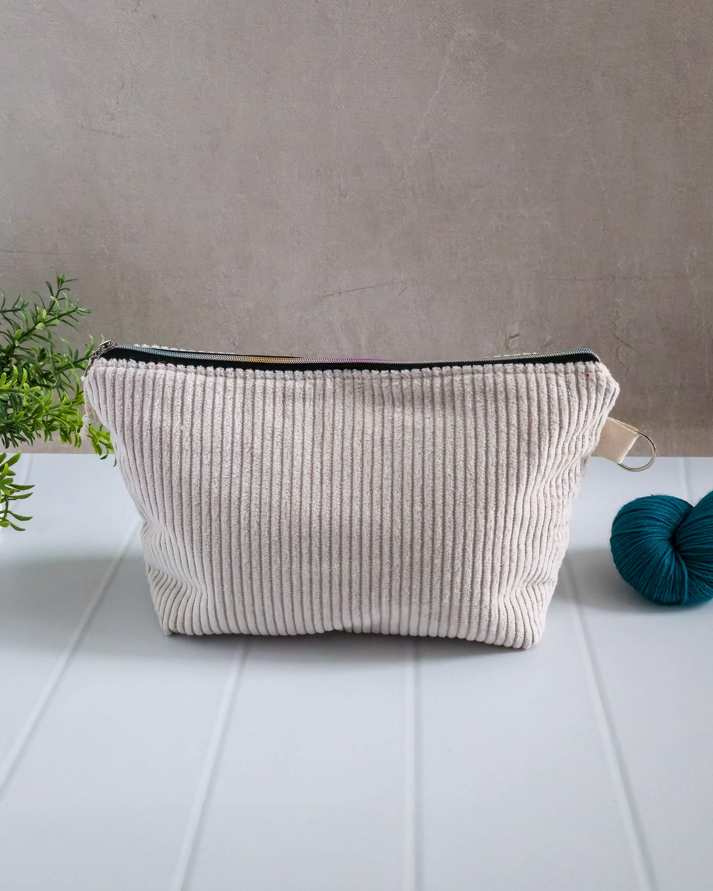 Isvind Bag - Wollflausen - handgenähte Projekttasche aus Cordstoff mit Reißverschluss