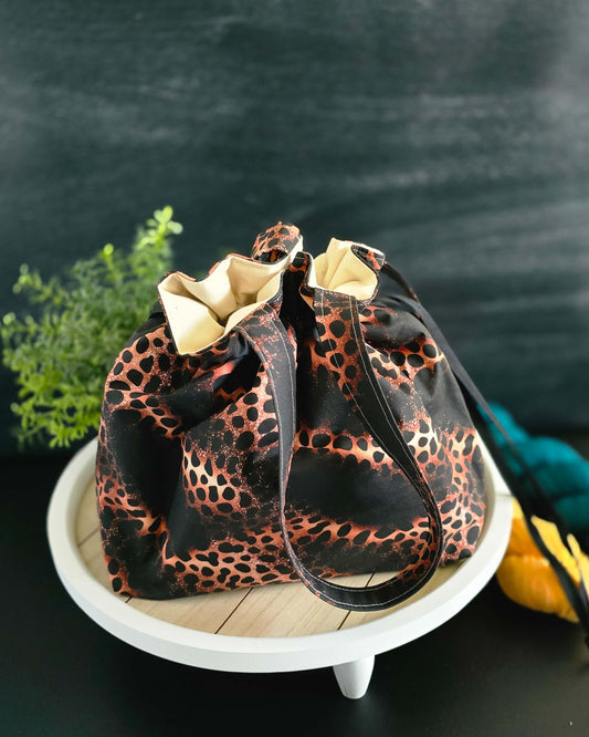 Handgenähte Projekttasche mit Wildmuster – Vorderansicht