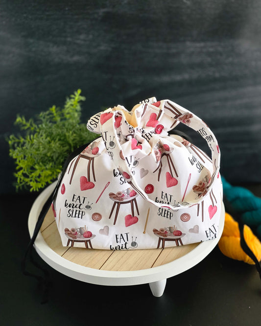 Projekttasche mit Strickmotiv "Eat Knit Sleep" von vorn