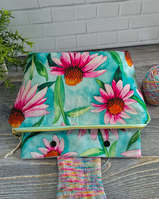 Handgenähte Projekttasche Knit n Keep „Echinacea Sky“ mit Blumenmuster
