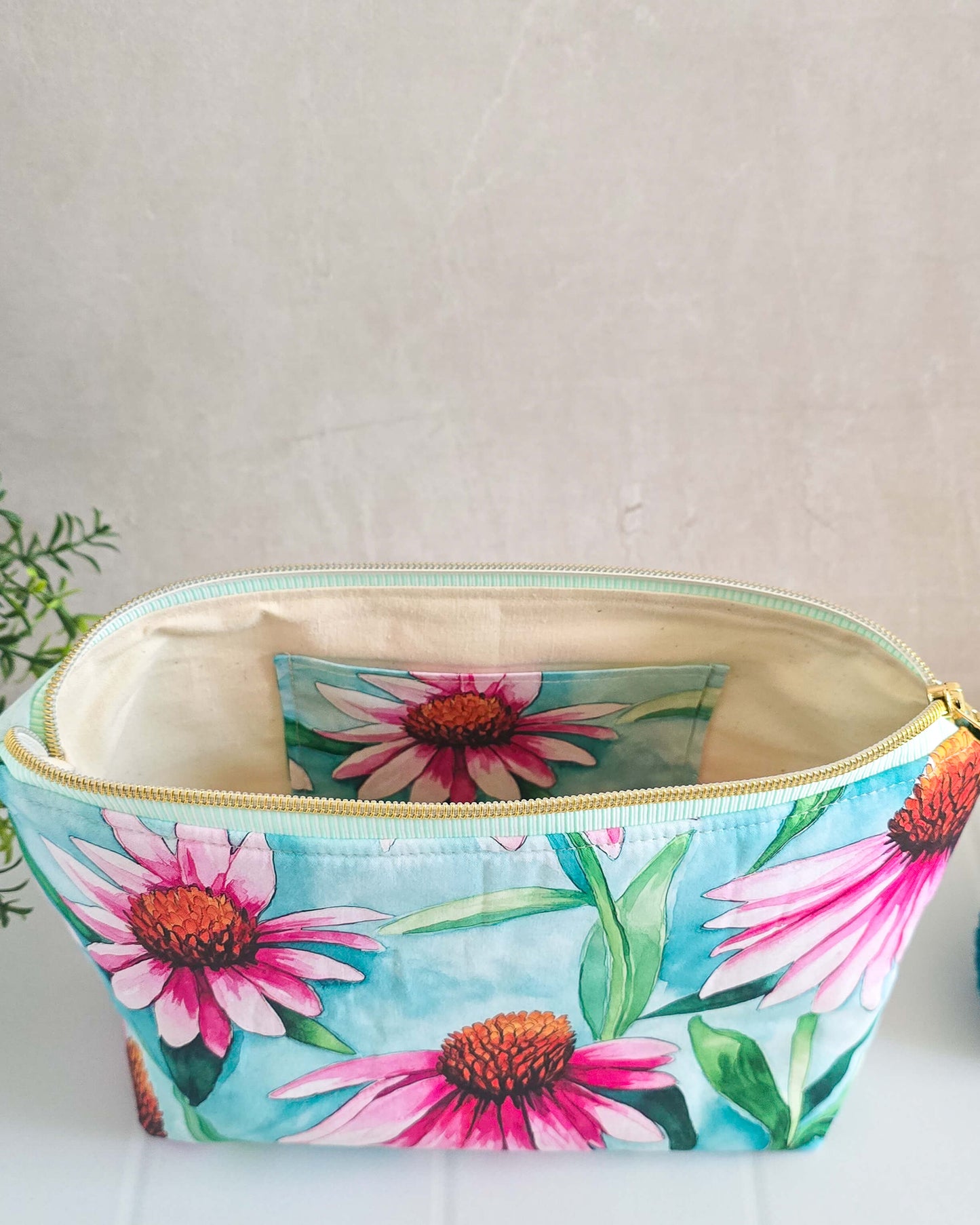 Handgenähte Projekttasche Knit n Keep „Echinacea Sky“ mit Blumenmuster