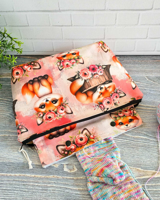Handgenähte Projekttasche Foxy Blooms mit Fuchsmotiv und Blumenkranz