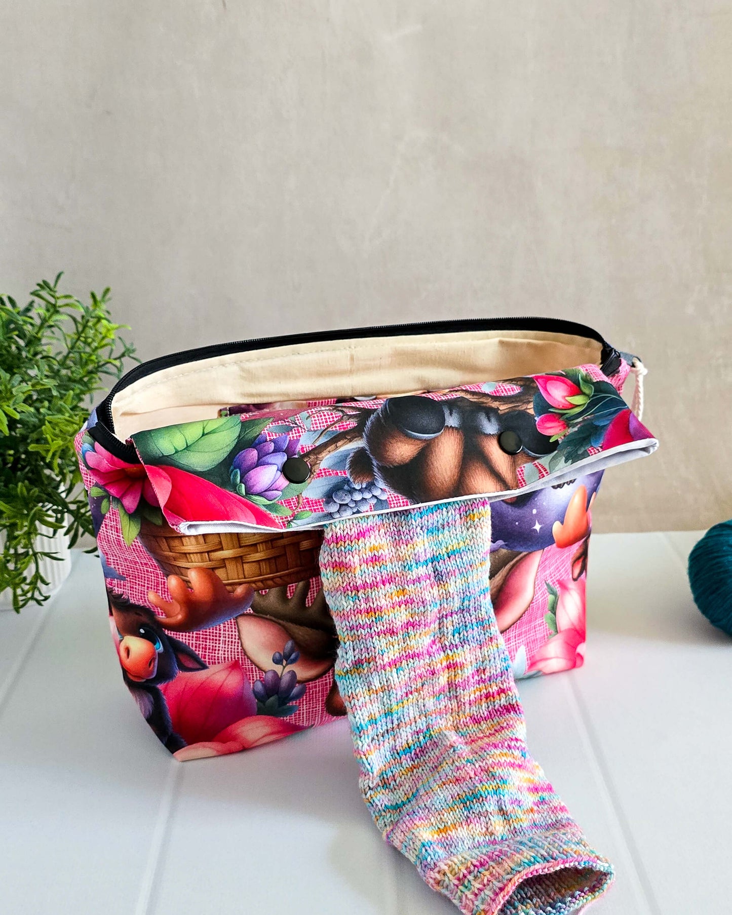 Knit’n Keep Projekttasche Moonlight Moose mit Elchmotiv und Blumen