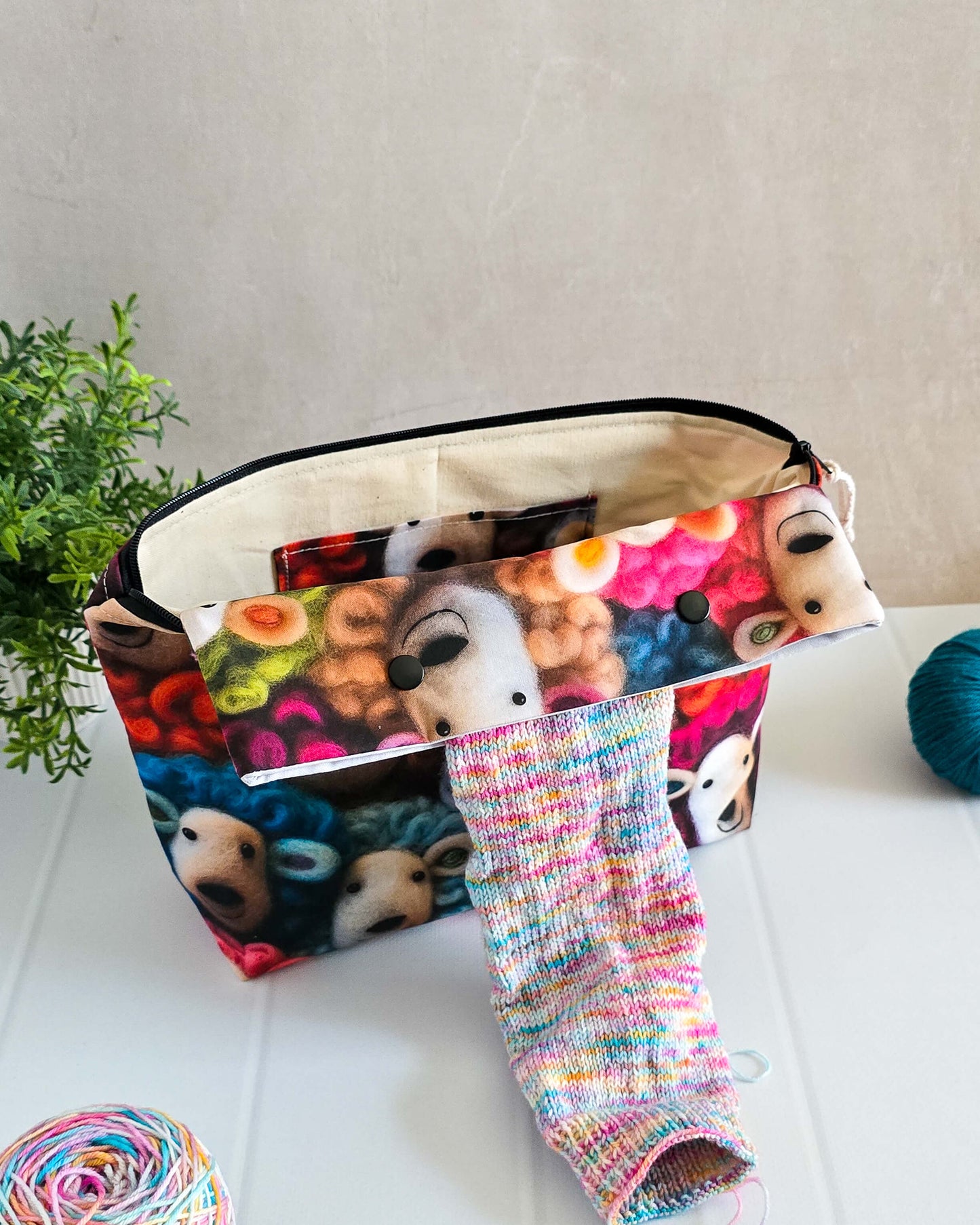Knit’n Keep Projekttasche Woolly Friends mit buntem Schafmotiv