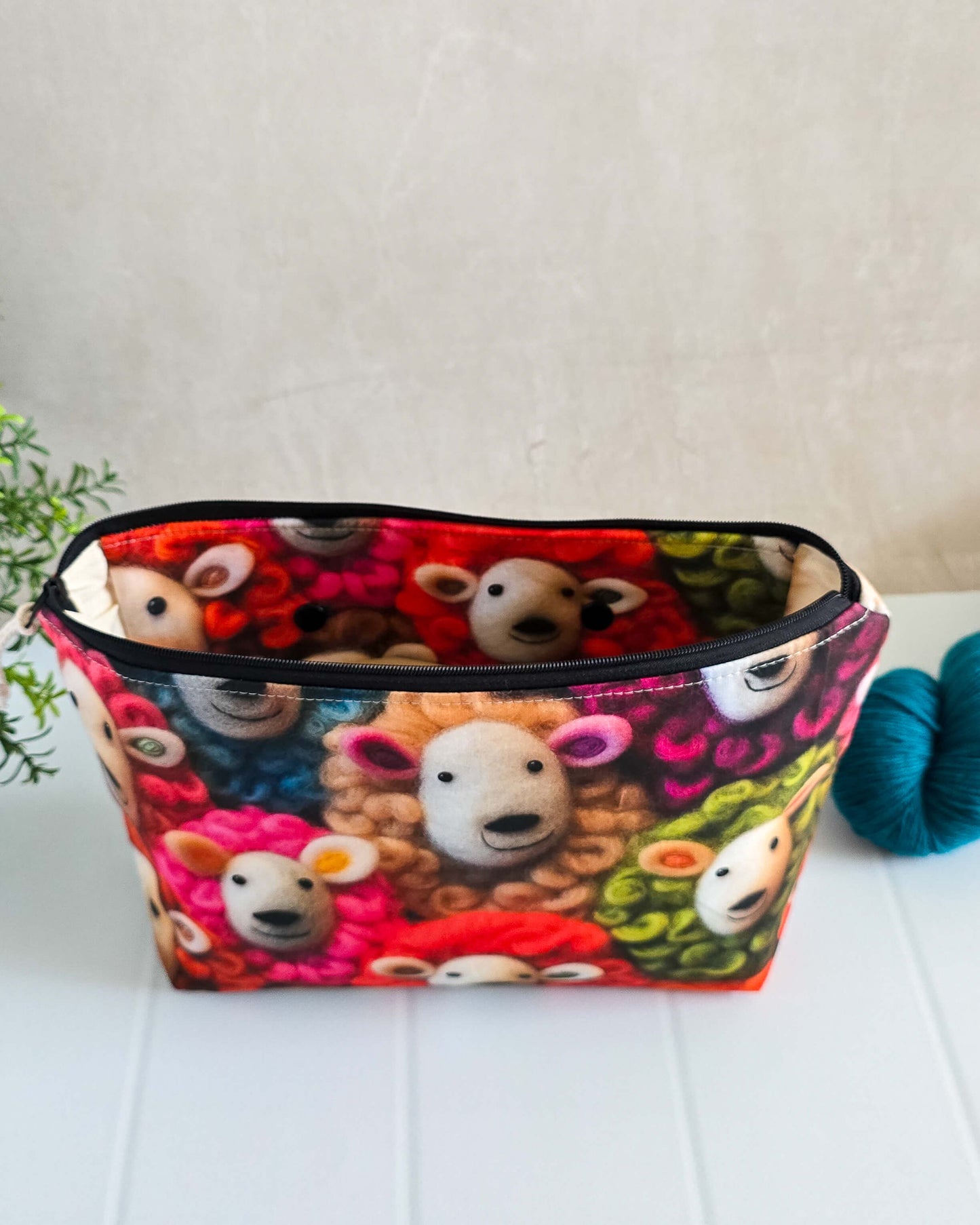 Knit’n Keep Projekttasche Woolly Friends mit buntem Schafmotiv