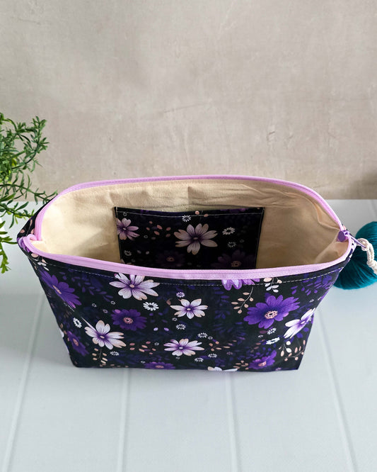 Projekttasche „Viola Night“ mit violettem Blumenmuster