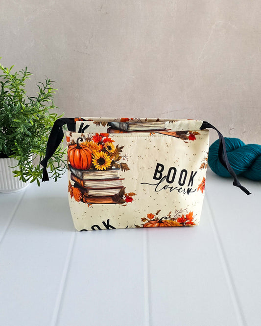 Projekttasche Book Lover – Bücher, Kürbisse & Sonnenblumen