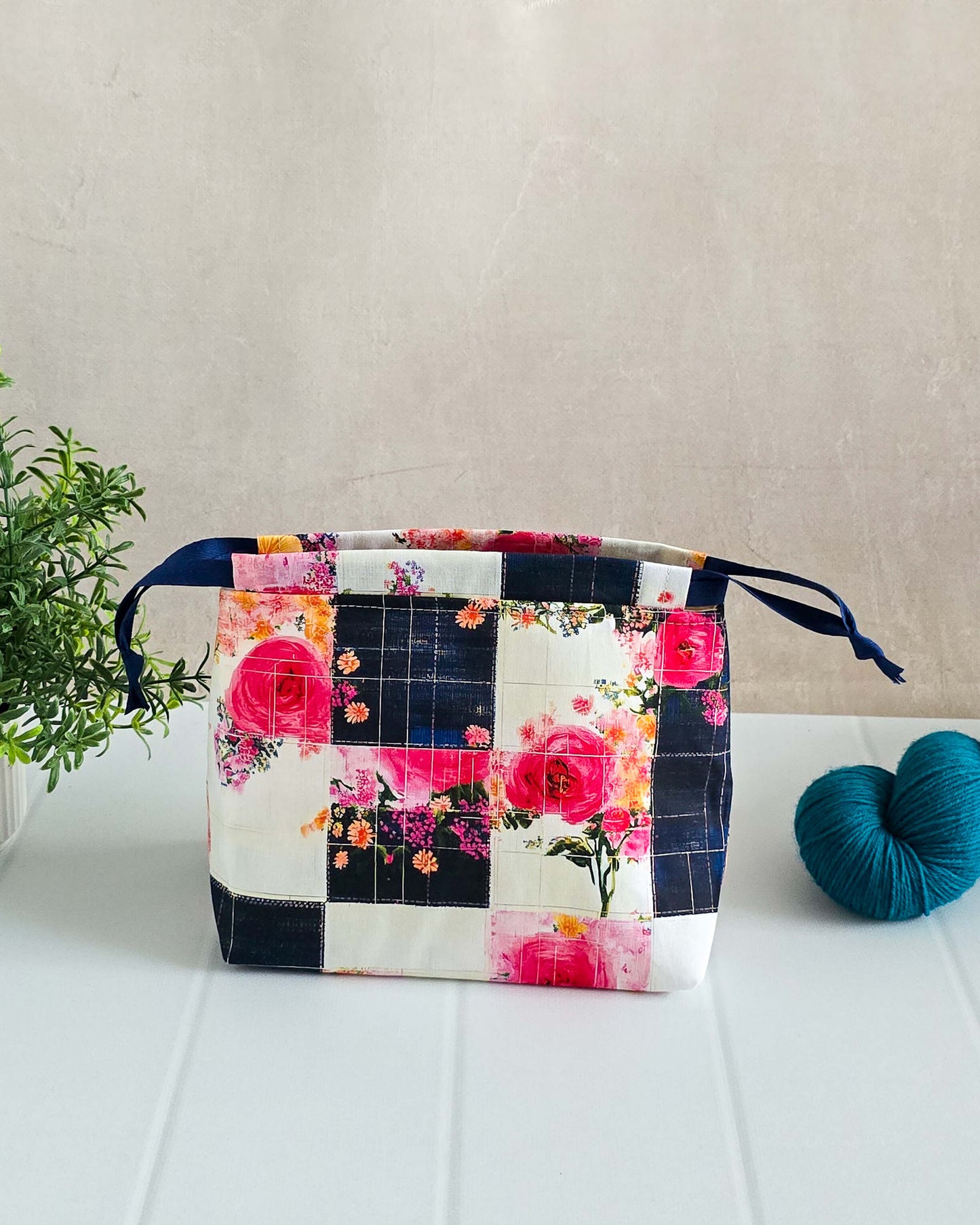 Lyra Projekttasche im floralen Patchwork-Design