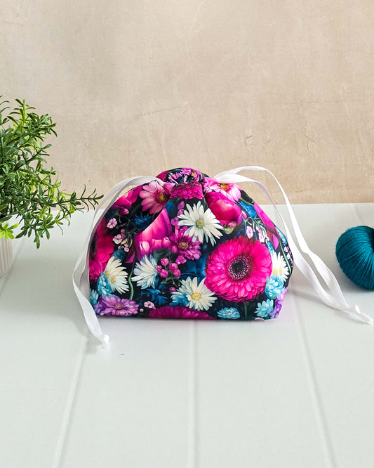Projekttasche Lyra Bag mit buntem Blumenmuster