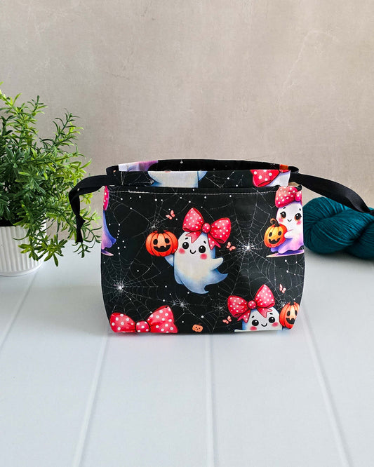 Handgenähte Projekttaschen mit niedlichen Geisterstoffen - Baumwollstoffe, Handmade in Bayern von Nadelmikado