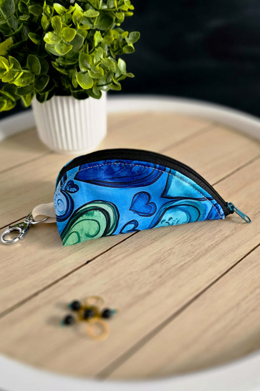 Kleine Projekttasche mit Reißverschluss im blauen Herzdesign