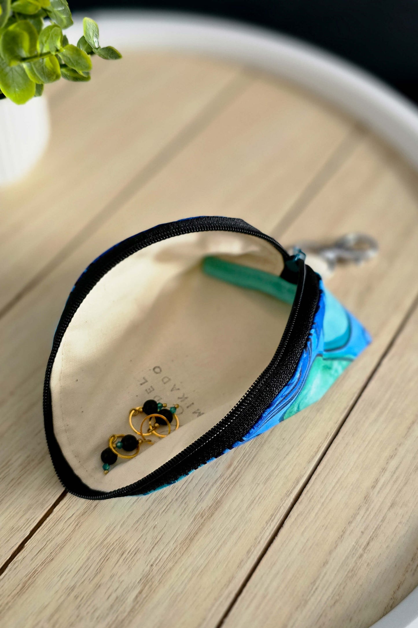 Detailansicht: Reißverschluss der Zubehörtasche