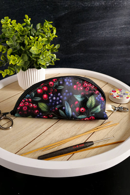 Kleine Projekttasche aus Baumwolle mit Reißverschluss und Beerendesign