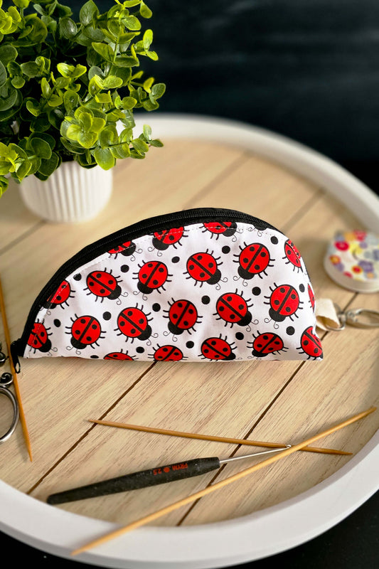 Handgenähte Projekttasche mit Reißverschluss und Schlüsselhaken