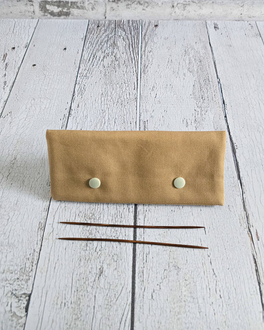 Nadelgarage 15 cm aus taupefarbenem Canvas handgenäht in Bayern von Nadelmikado