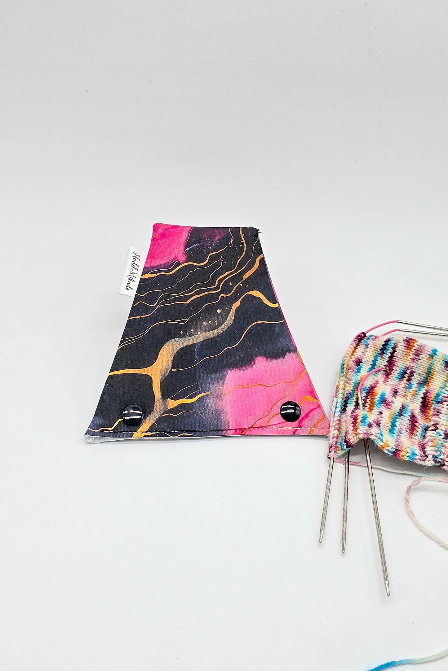 Bunte Nadelgarage für Trios, ideal für unterwegs, passend für jede Projekttasche oder Stricktasche