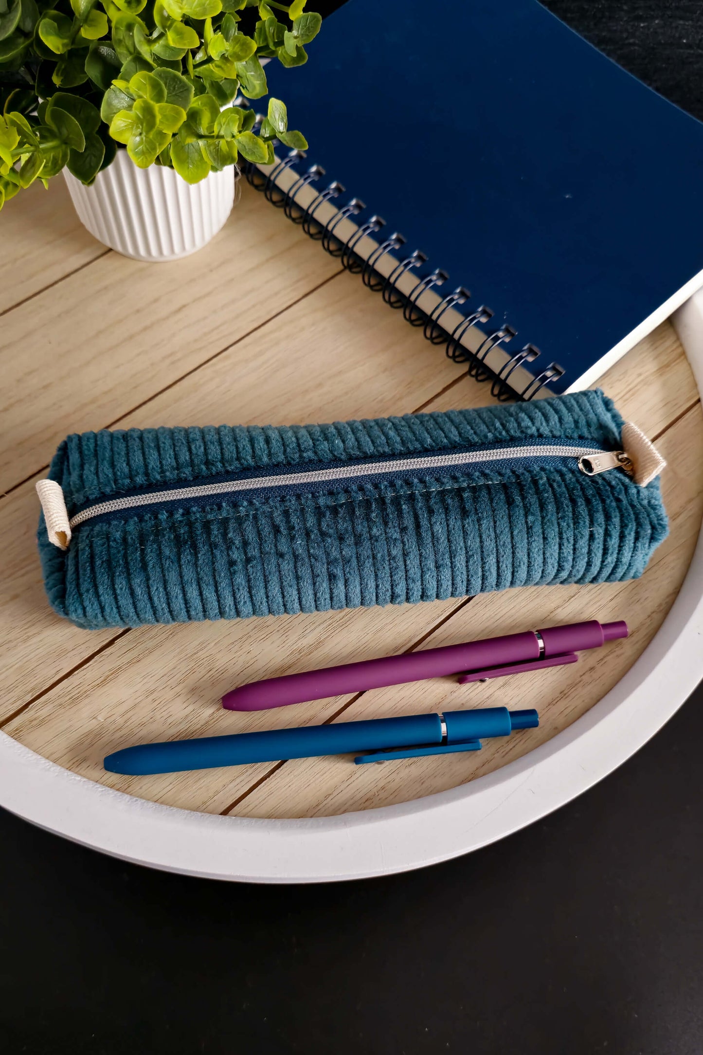 Häkelnadeltasche aus Cordstoff – perfekt für unterwegs und zum Organisieren deines Zubehörs