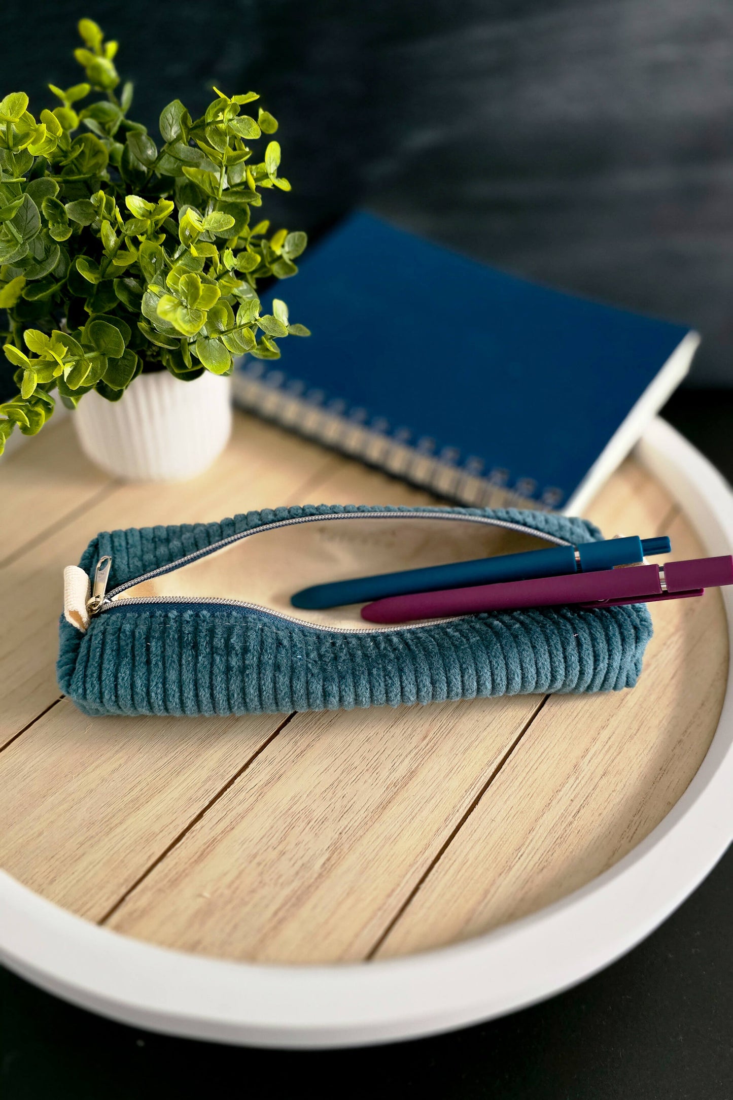 Handgenähte Stiftetasche aus Cord in Petrol – ideal für Stifte, Häkelnadeln und Stricknadeln