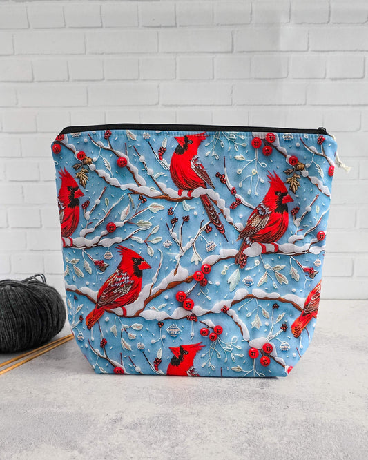 Njord Stricktasche mit rotem Vogelmotiv auf blauem Winterstoff-handmade in Bayern von Nadelmikado