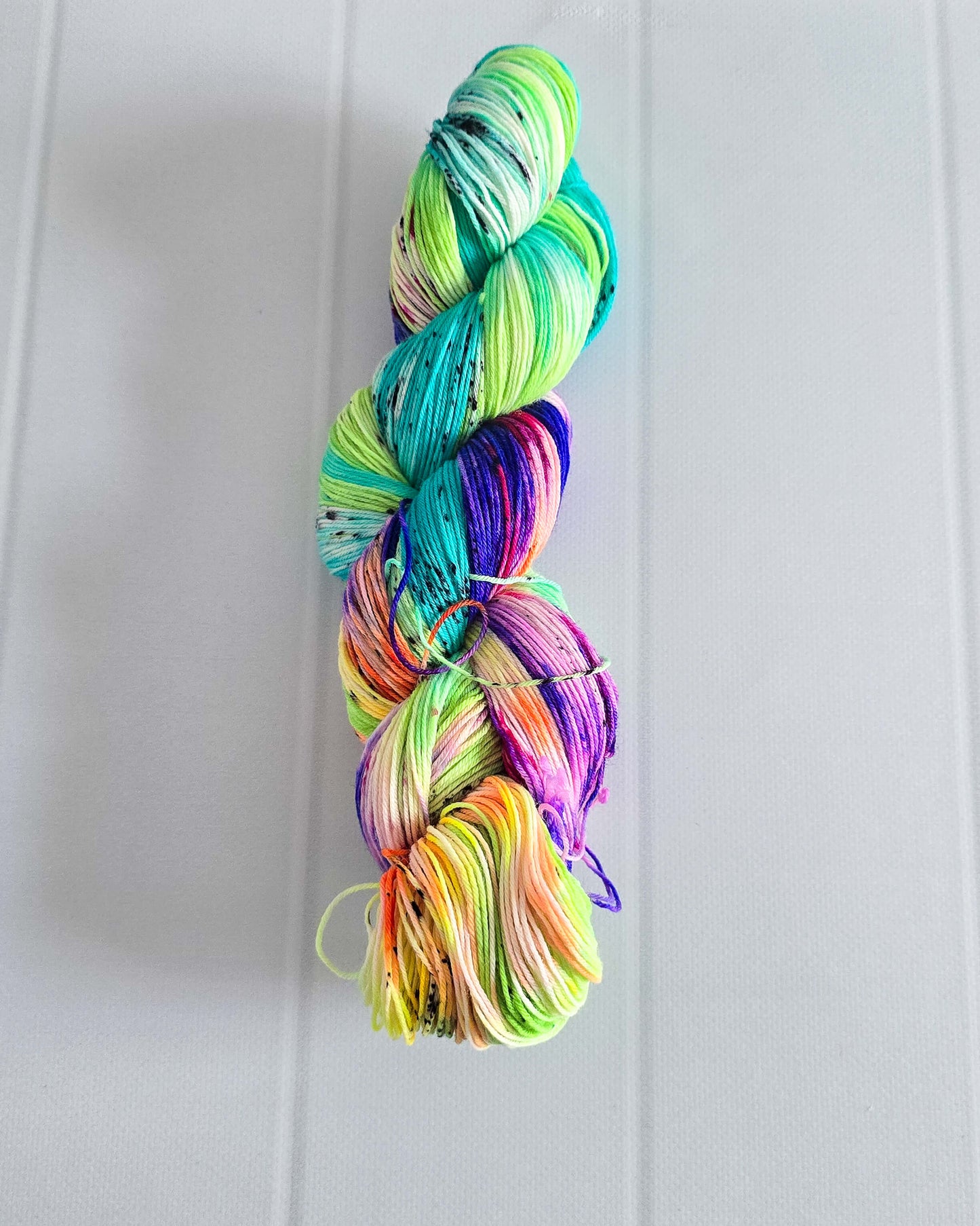 Stay weird - handgefärbte Sockenwolle