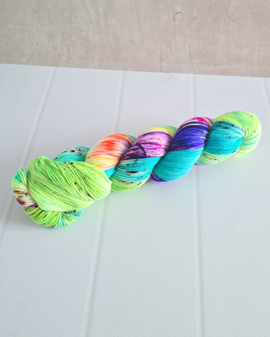 Stay weird - handgefärbte Sockenwolle