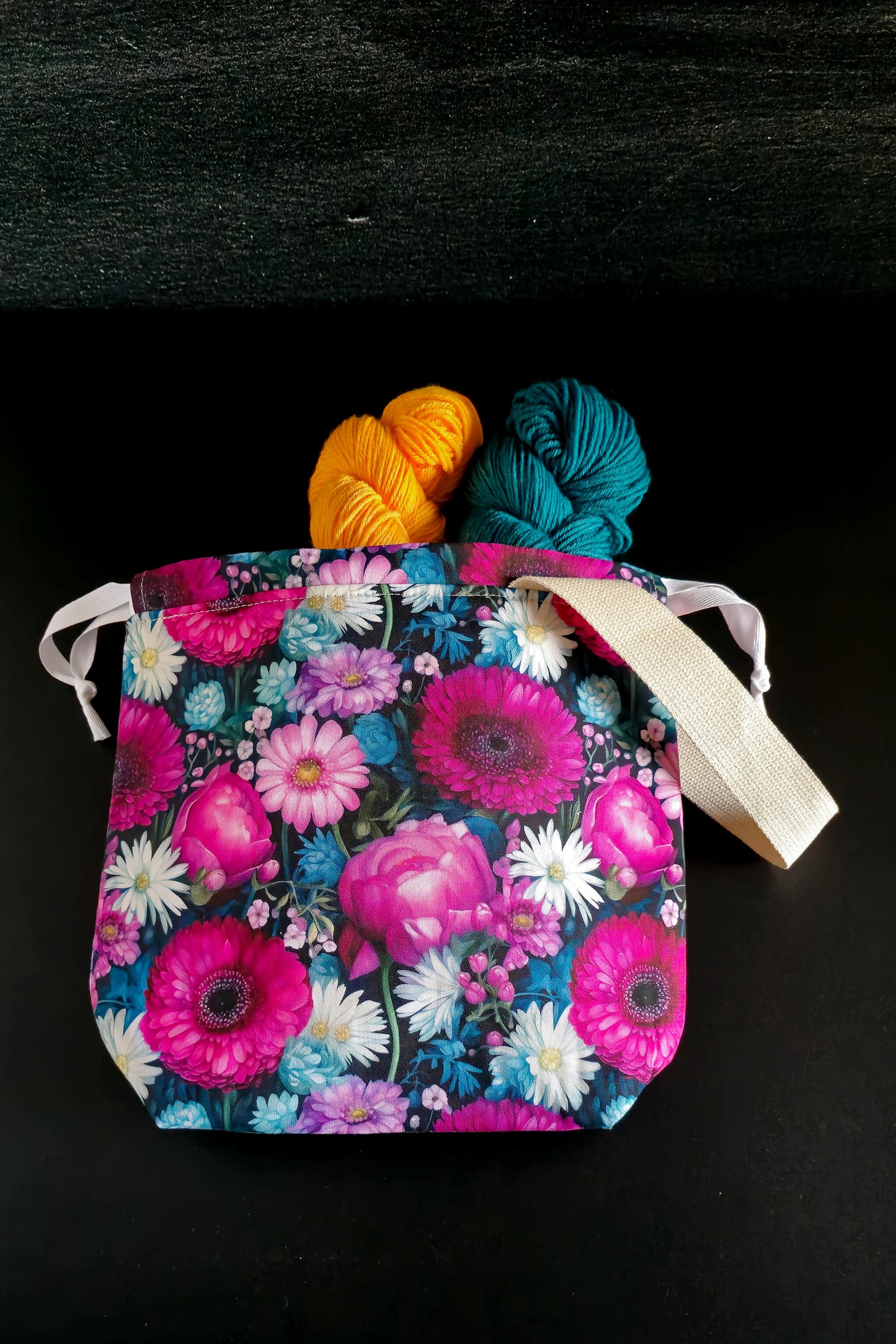 Stricktasche mit Kordelzug und Innentasche