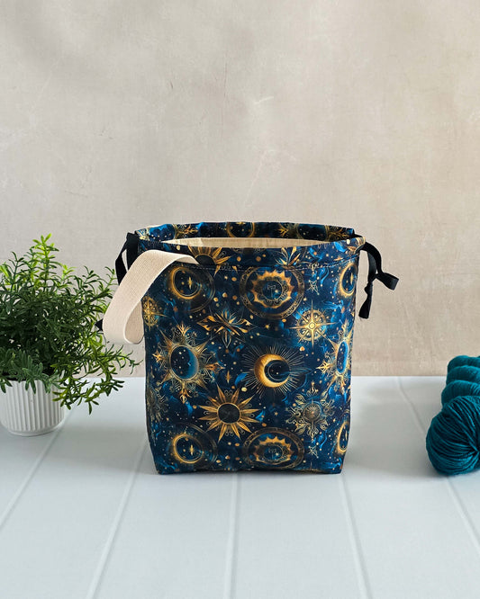 Stricktasche aus Baumwollstoffen, Sternenhimmelmotive- Handmade in Bayern