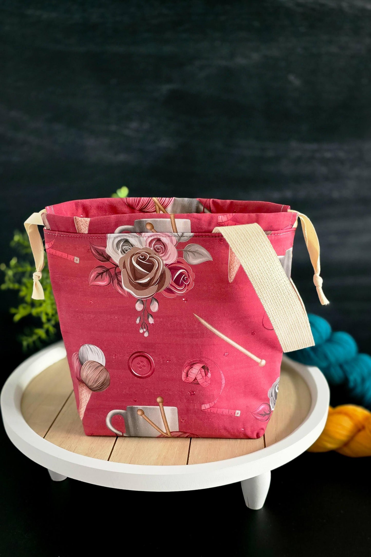 Projektbeutel aus Baumwollstoffen mit Handarbeitsmotiv - handgenäht aus Bayern von nadelmikado