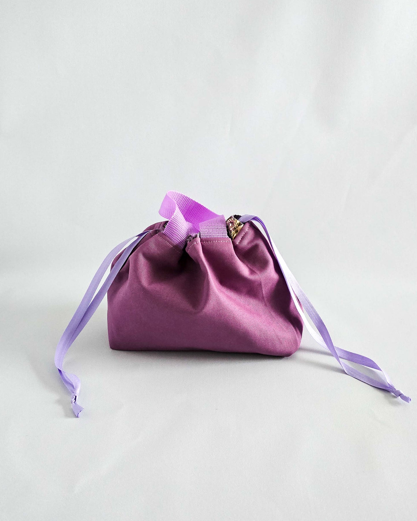 Alva Bag Berry Canvas & Lavender Tea Cups – handgenähte Projektbeutel aus Bayern von Nadelmikado