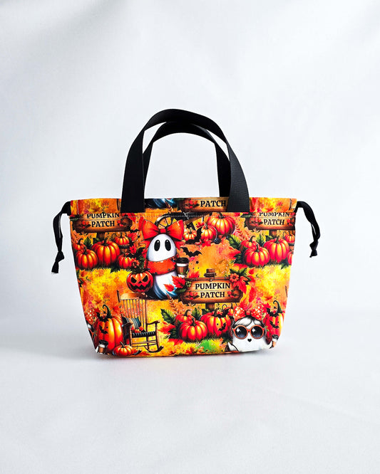 Alva Bag Pumpkin Patch, handgenähte Projekttasche mit Kürbissen und Geistern aus Bayern von Nadelmikado